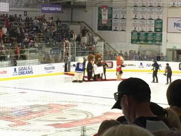 The Lucan Kraft Hockeyville Committee is officially presented their cheque for $250,000 by Kraft as the winners of Kraft Hockeyville 2018. (Photo by Ryan Drury)