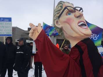 OPSEU members rally outside of the courthouse in Chatham on January 23, 2015. (Photo by Ricardo Veneza)