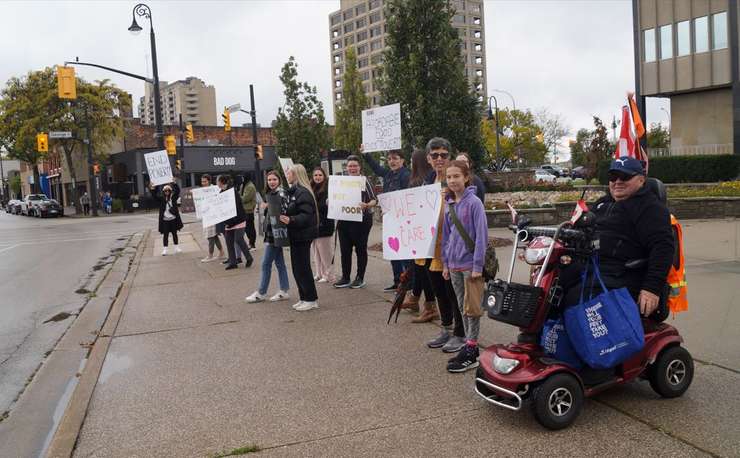 Rally held outside of Sarnia City Hall. October 20, 2023. (Photo by Natalia Vega)