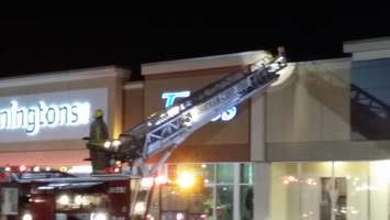 Crews go onto the roof of a structure fire on December 4 2014 (Photo taken by Jake Kislinsky)