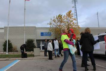 Protesters outside the Chatham-Kent Provincial Offences Courhouse, November 3, 2016 (Photo by Jake Kislinsky)