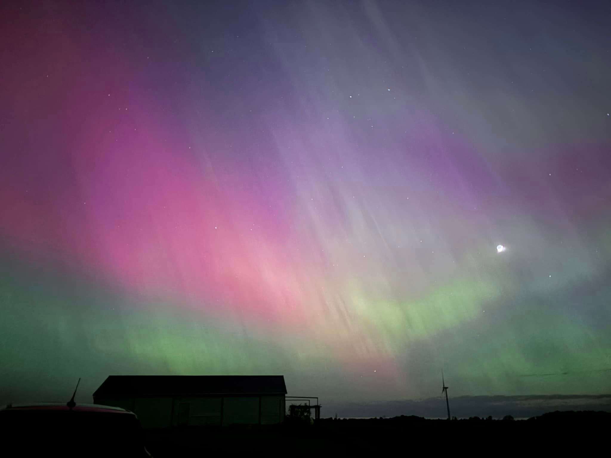 (GALLERY) Aurora Borealis lights up Southern Ontario skies