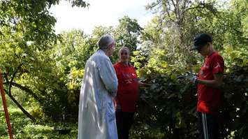 Jessie Rabbitt speaks with volunteer Barb Bodkin during the 'Day of Caring.' September 11, 2018. (Photo by Colin Gowdy, BlackburnNews)