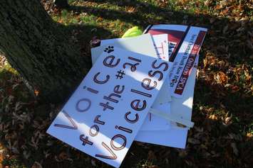Protesters outside the Chatham-Kent Provincial Offences Courhouse, November 3, 2016 (Photo by Jake Kislinsky)