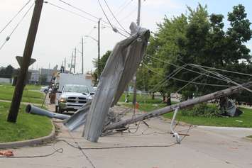Crews assess and clean up the damage left near the EC Row Expressway and Central Avenue in Windsor on August 25, 2016 after a tornado hit the area. (Photo by Ricardo Veneza)