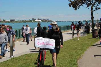 Protesters along Windsor's riverfront on May 31, 2020. (Photo by Adelle Loiselle)