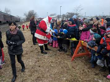 Santa hands out candy canes to the kids in attendance at the CP Rail Holiday Train. November 30, 2018. (Photo by Greg Higgins)