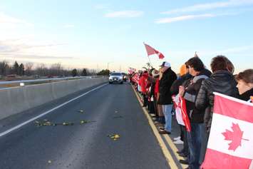Supporters come out to the Communications Rd. overpass on Hwy. 401 for the repatriation ceremony of fallen veteran and Wheatley native John Gallagher on November 20, 2015. (Photo by Ricardo Veneza)