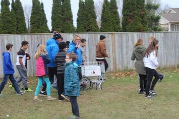 Joe Roberts walking with students at Queen Elizabeth II Public School. November 28, 2016. (Photo by Natalia Vega)