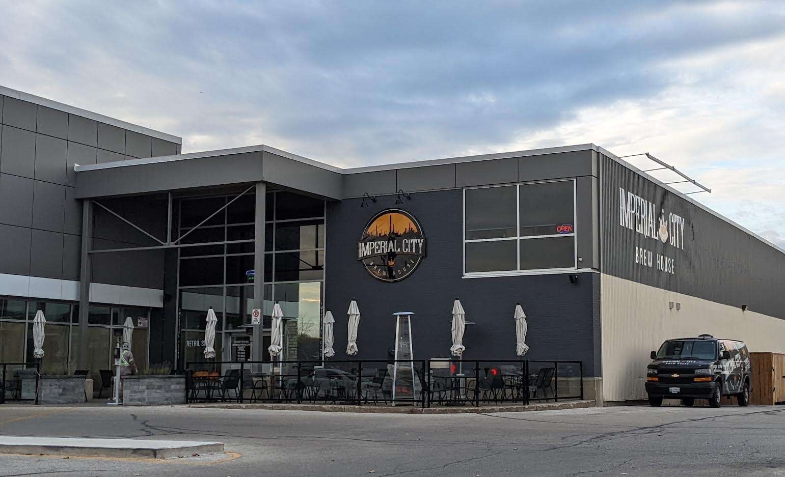 Real Estate Board hosts informal event with municipal candidates