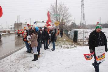 Members of the Customs and Immigration Union (CIU) rally along Huron Church Rd in Windsor on January 12, 2018. Photo by Mark Brown/Blackburn News