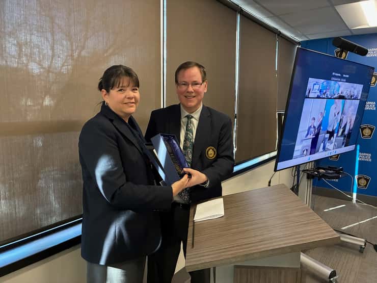 SPS Board Chair Kelly Ash presents plaque to Paul Wiersma. February 26, 2026. (Photo by Natalia Vega) 