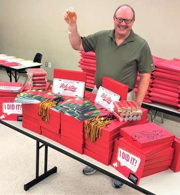 Ken McEwan,
Director, Ridgetown
Campus, shares a
toast to the Class of
2020. (Photo submitted by the Ridgetown Campus.)