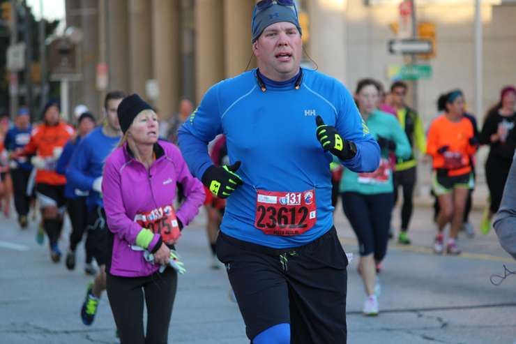 Runners during the 2014 Detroit Free Press Marathon. (Photo by Adelle Loiselle)