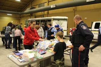 Gift wrapping at the John D. Bradley Convention Centre. December 17, 2016. Photo by Natalia Vega)