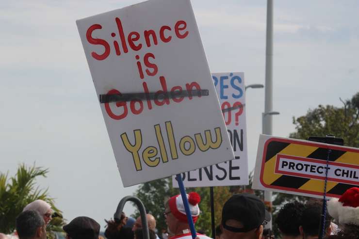 A crowd listens to speakers at the 1MillionMarch4Children Rally at Dieppe Gardens, Windsor, September 20, 2023. Photo by Mark Brown/WindsorNewsToday.ca.