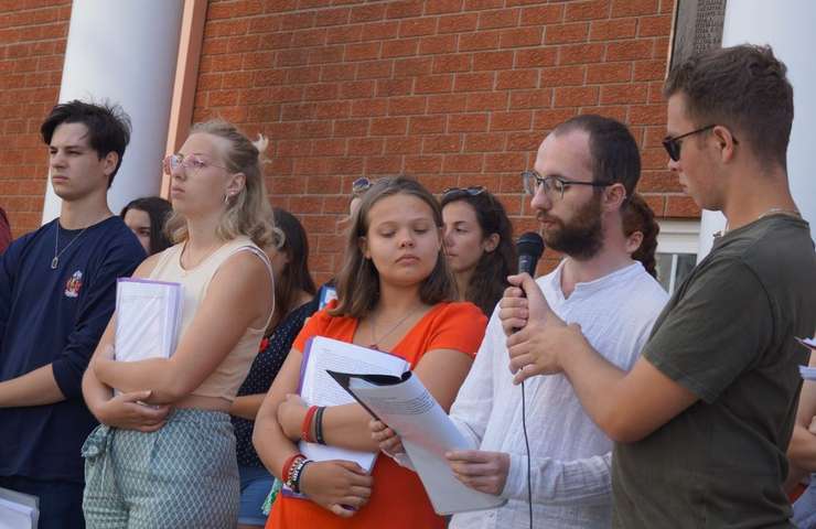 Youth members took turns speaking in both French and English during the service. August 3, 2023. (Photo by Natalia Vega)