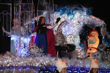 Sarnia Santa Claus Parade 2014 (BlackburnNews.com photo by Dave Dentinger)