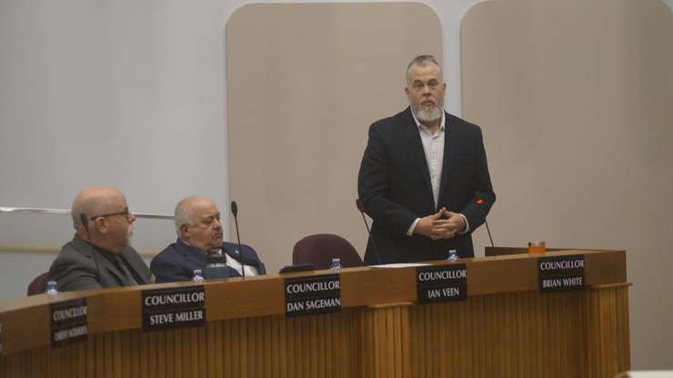 Deputy Warden Brian White addresses county council. December 7, 2022. (Photo by Natalia Vega)