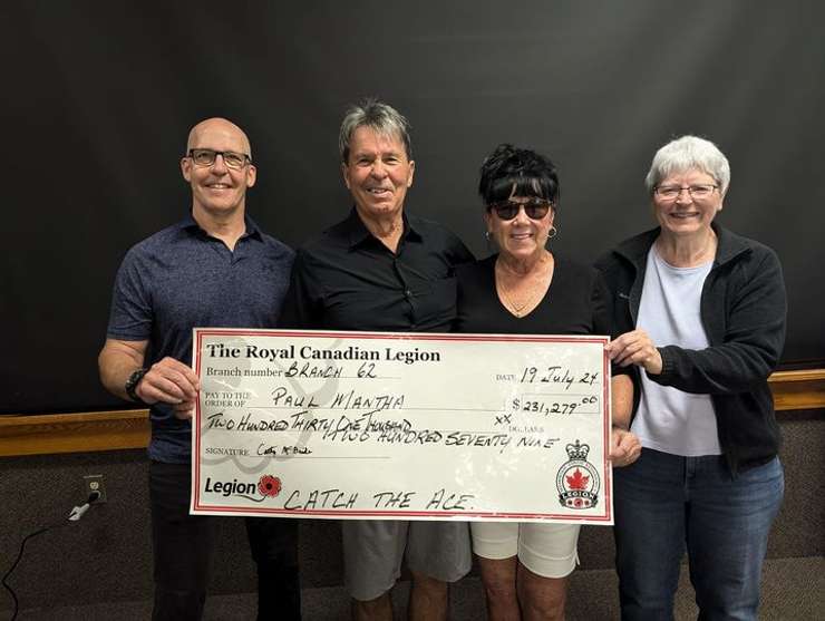 1st Vice President Les Jones and Branch 62 Lottery Chair Cathy McBride present Paul and Sue Mantha with a cheque for $231,279.00