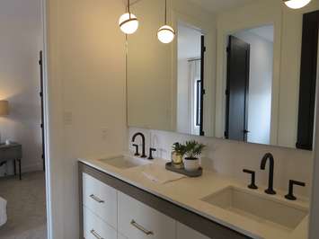 A bathroom between two bedrooms at 3536 Grand Oak Crossing. (Photo by Miranda Chant, Blackburn News)