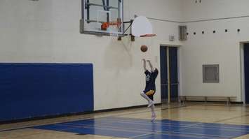 Students practicing in the school gymnasium. May 30, 2023. (Photo by Natalia Vega)