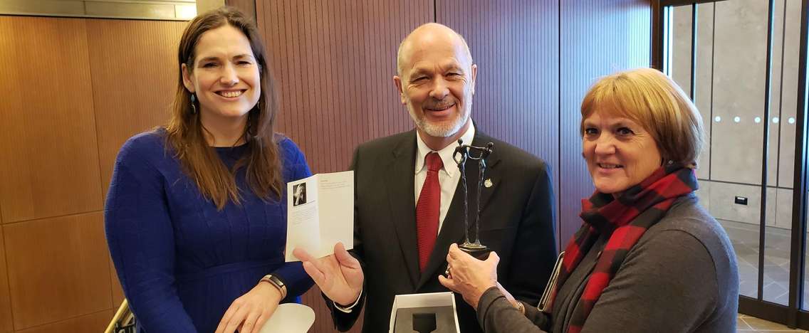 From left, Chargé d'affaires of the Embassy of the Kingdom of the Netherlands in Canada Frederieke Quispel presents Dave and Faye Van Kesteren with the  De Handdruk (Handshake) Statue, which is given as a symbol of a strong connection. January 2019. (Photo courtesy of Dave Van Kesteren via Facebook)