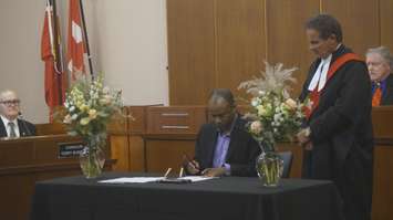 City Councillor Adam Kilner signs an oath of office at the inaugural meeting for the 2022-2026 Sarnia council term. November 15, 2022 Photo by Melanie Irwin