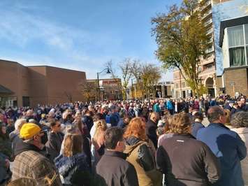 Big crowd at Chatham Remembrance Day service 2021. (Photo by Paul Pedro)